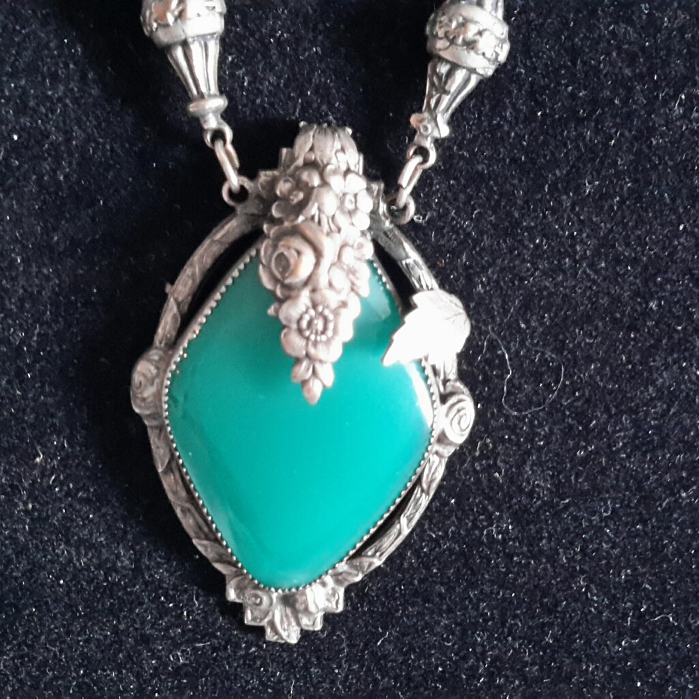 Vintage Chrysoprase Necklace - Picture 2 of 6